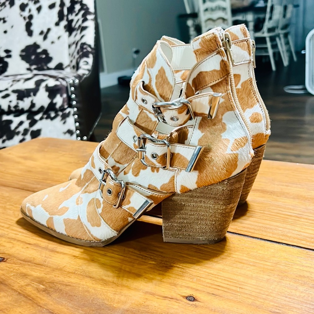 Hair on hide, faux cow print Gianni Bini Heels, size 8.5, Like New